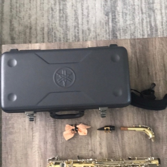 Yamaha Alto Saxophone - Picture 3 of 3
